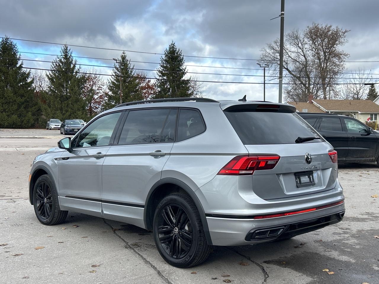 2022 Volkswagen Tiguan Comfortline R-Line Black Edition ** BELLEVILLE** Photo2