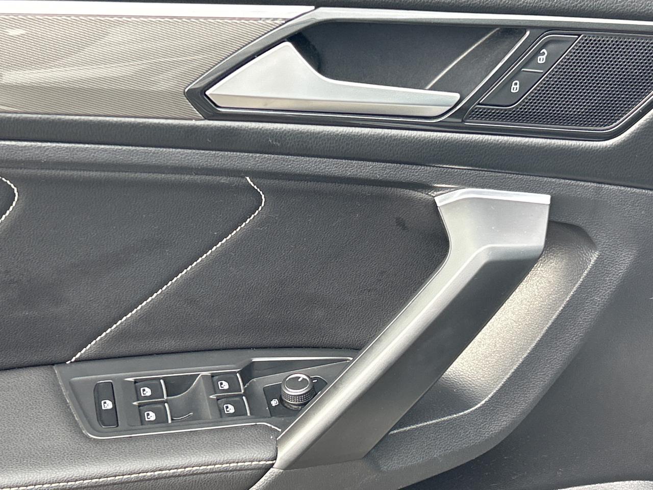 2022 Volkswagen Tiguan Comfortline R-Line Black Edition ** BELLEVILLE** Photo