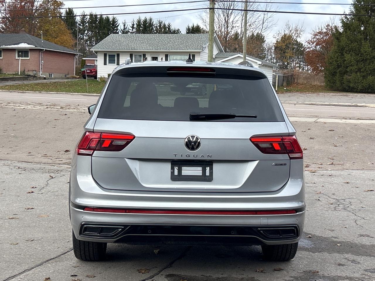 2022 Volkswagen Tiguan Comfortline R-Line Black Edition ** BELLEVILLE** Photo3