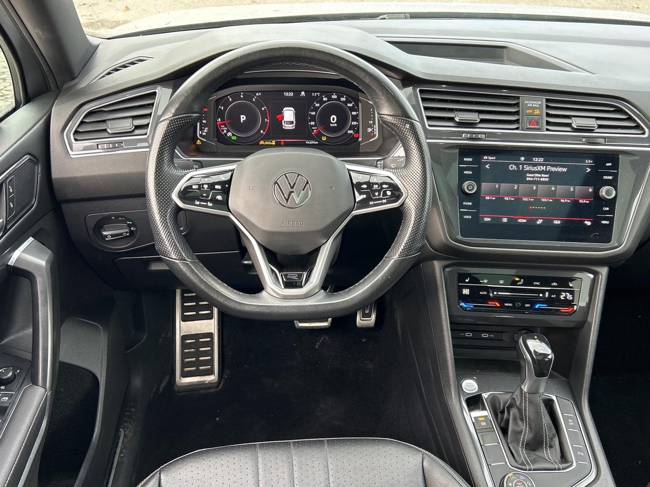 2022 Volkswagen Tiguan Comfortline R-Line Black Edition ** BELLEVILLE** Photo