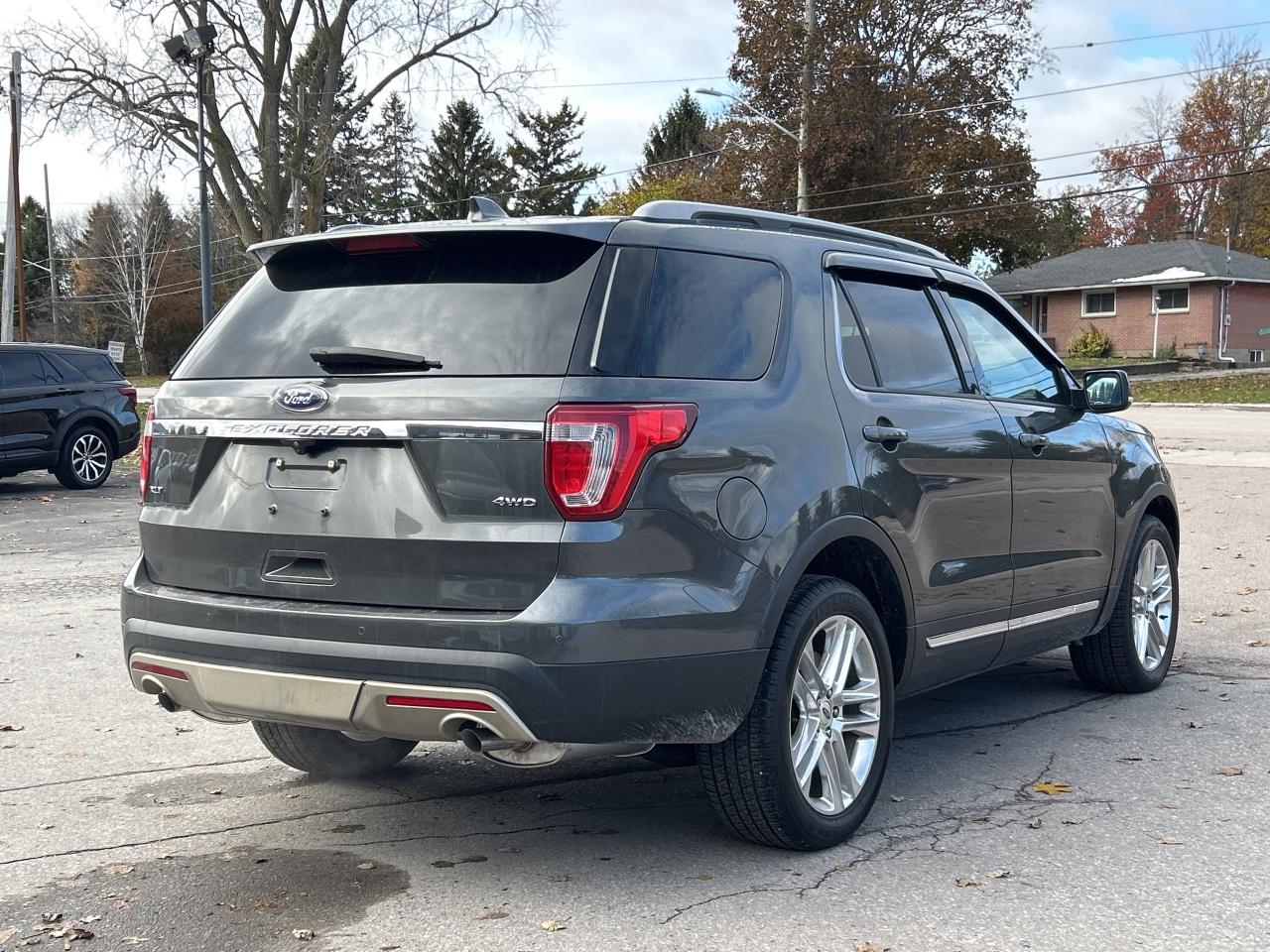 2017 Ford Explorer XLT LEATHER/NAV/PANO ROOF CALL PICTON 181K KM'S Photo4