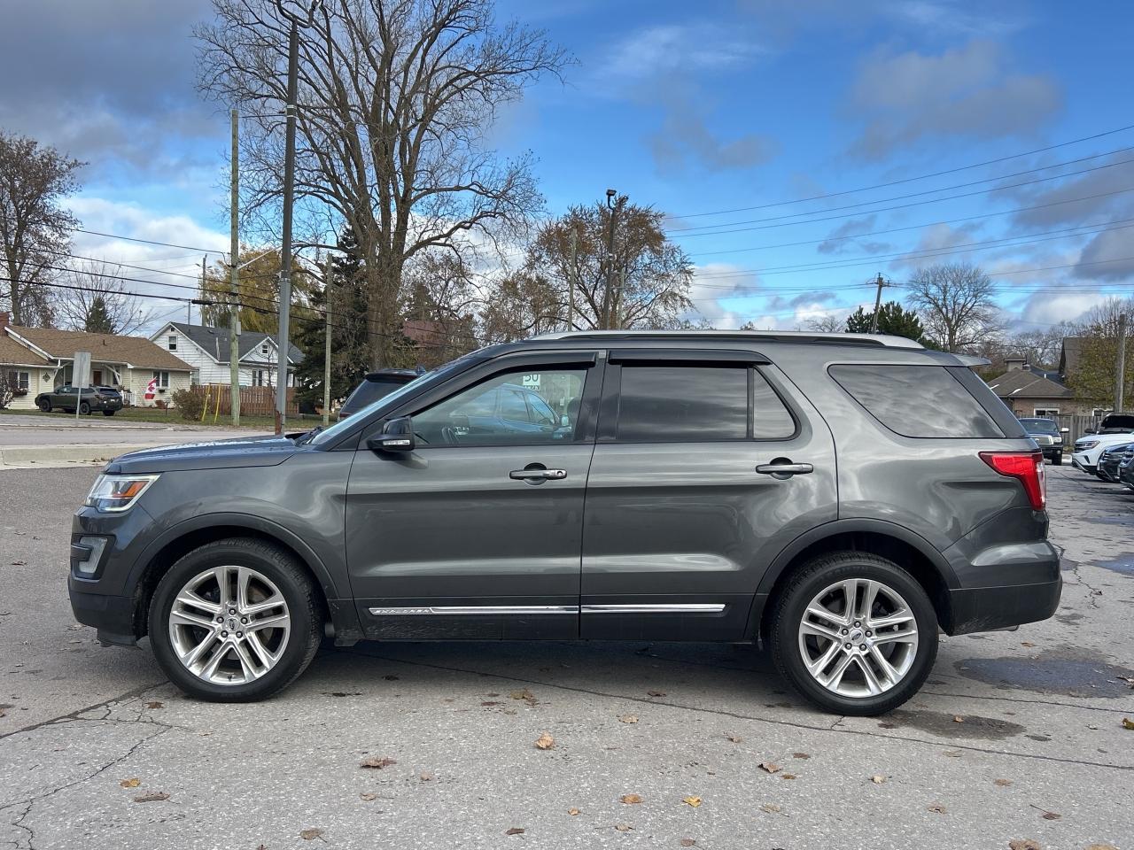 2017 Ford Explorer XLT LEATHER/NAV/PANO ROOF CALL PICTON 181K KM'S Photo