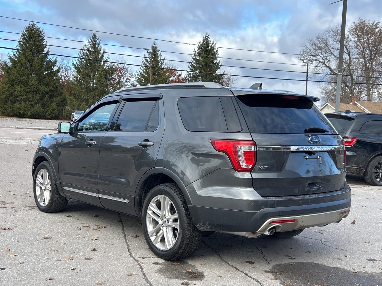 2017 Ford Explorer XLT LEATHER/NAV/PANO ROOF CALL PICTON 181K KM'S Photo2