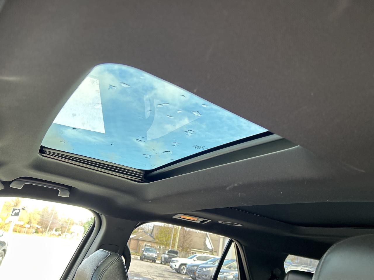 2017 Ford Explorer XLT LEATHER/NAV/PANO ROOF CALL PICTON 181K KM'S Photo