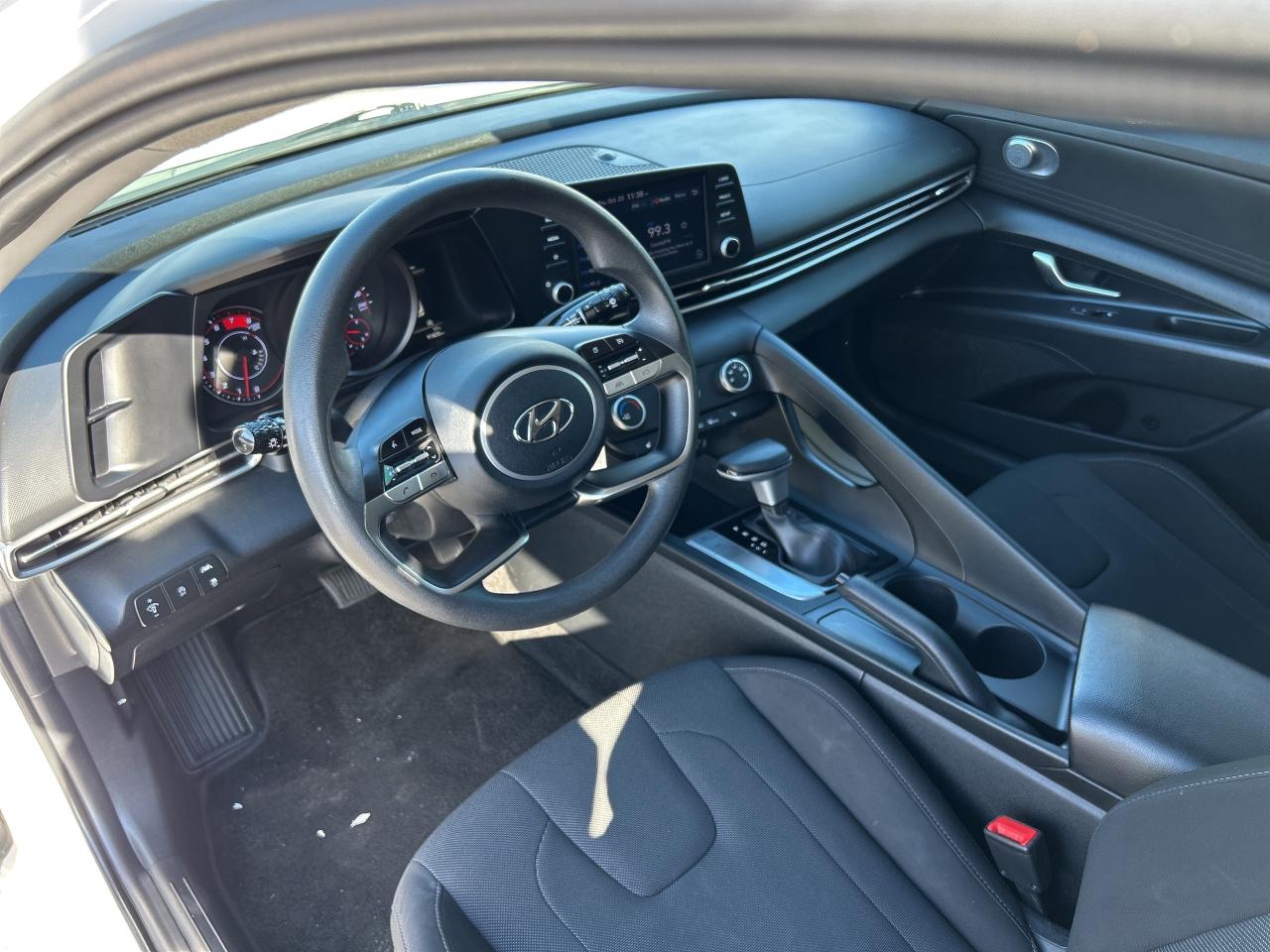 2021 Hyundai Elantra Essential LANE ASSIST/BACKUP CAM CALL PICTON 91K Photo