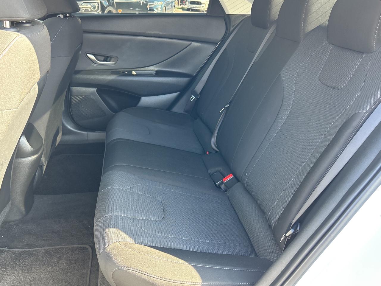 2021 Hyundai Elantra Essential LANE ASSIST/BACKUP CAM CALL PICTON 91K Photo