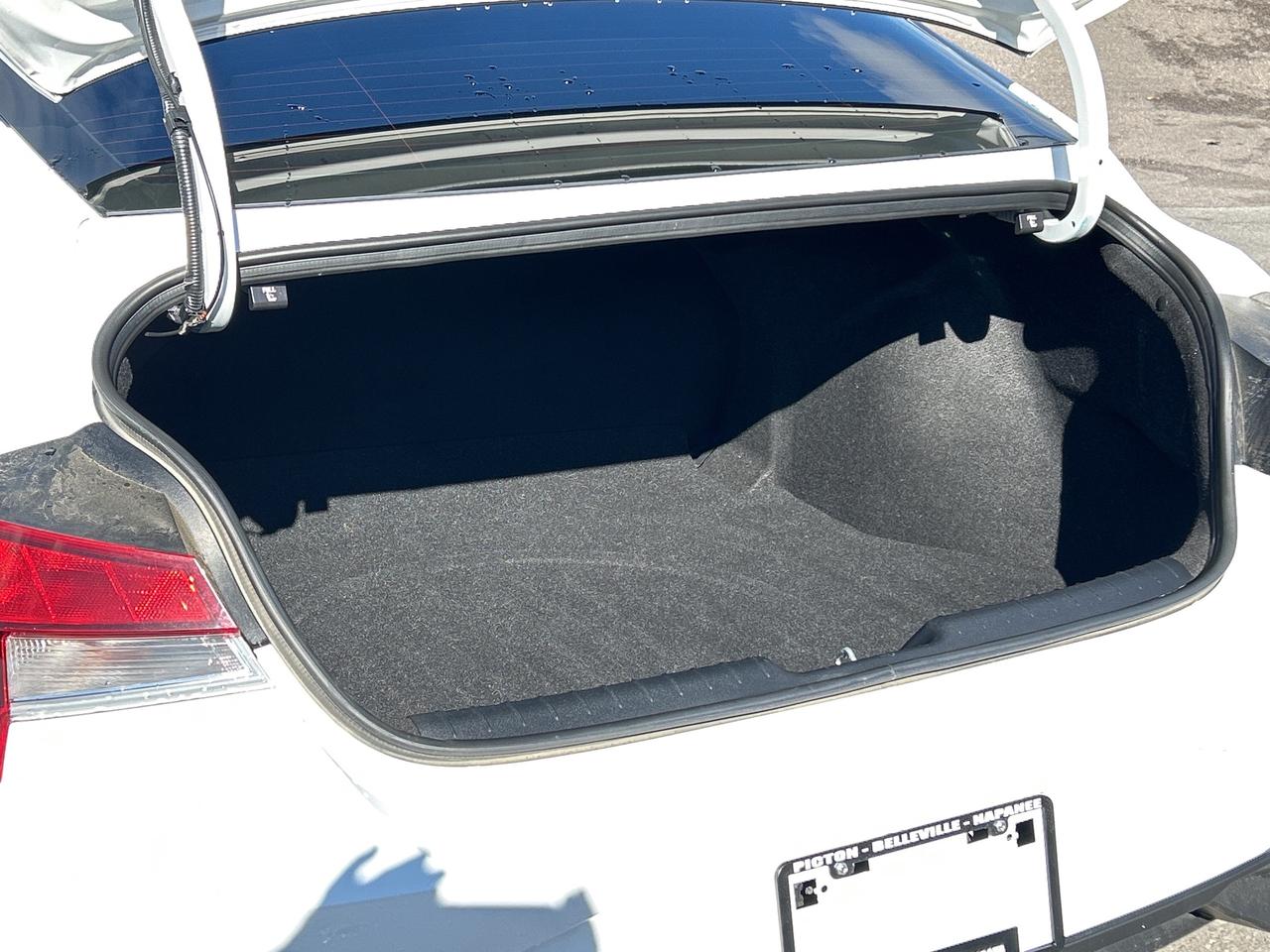 2021 Hyundai Elantra Essential LANE ASSIST/BACKUP CAM CALL PICTON 91K Photo