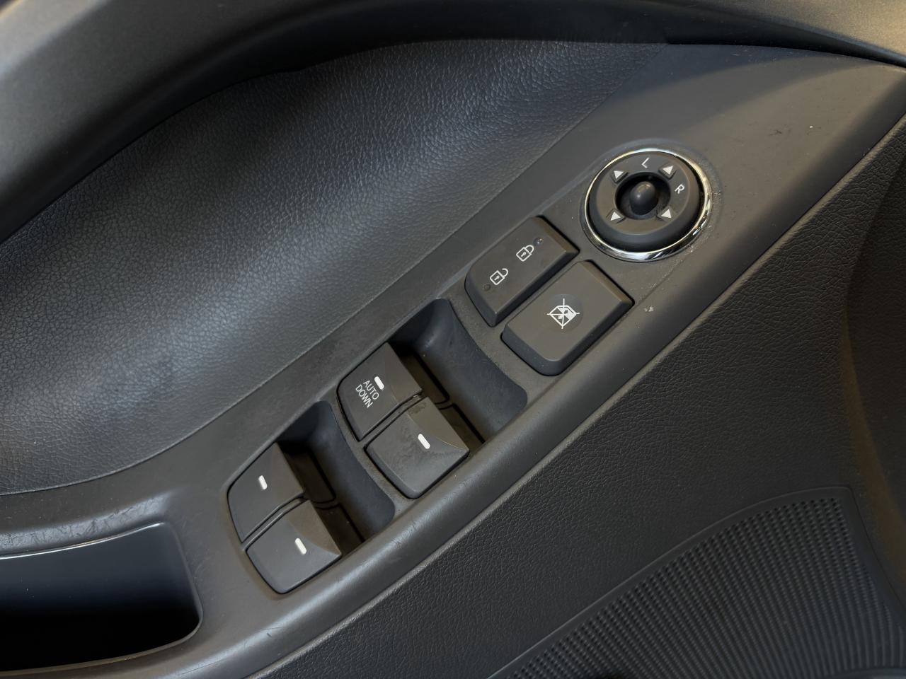 2012 Hyundai Elantra GL   CLEAN CARFAX   MANUAL   SOLD ASIS   BLUETOOTH Photo