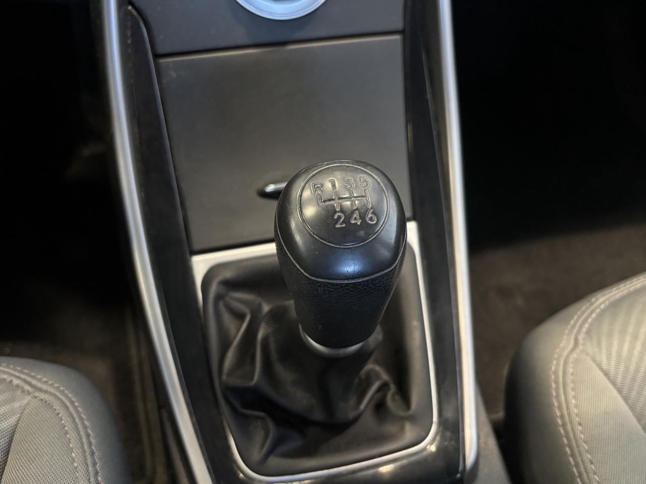 2012 Hyundai Elantra GL   CLEAN CARFAX   MANUAL   SOLD ASIS   BLUETOOTH Photo