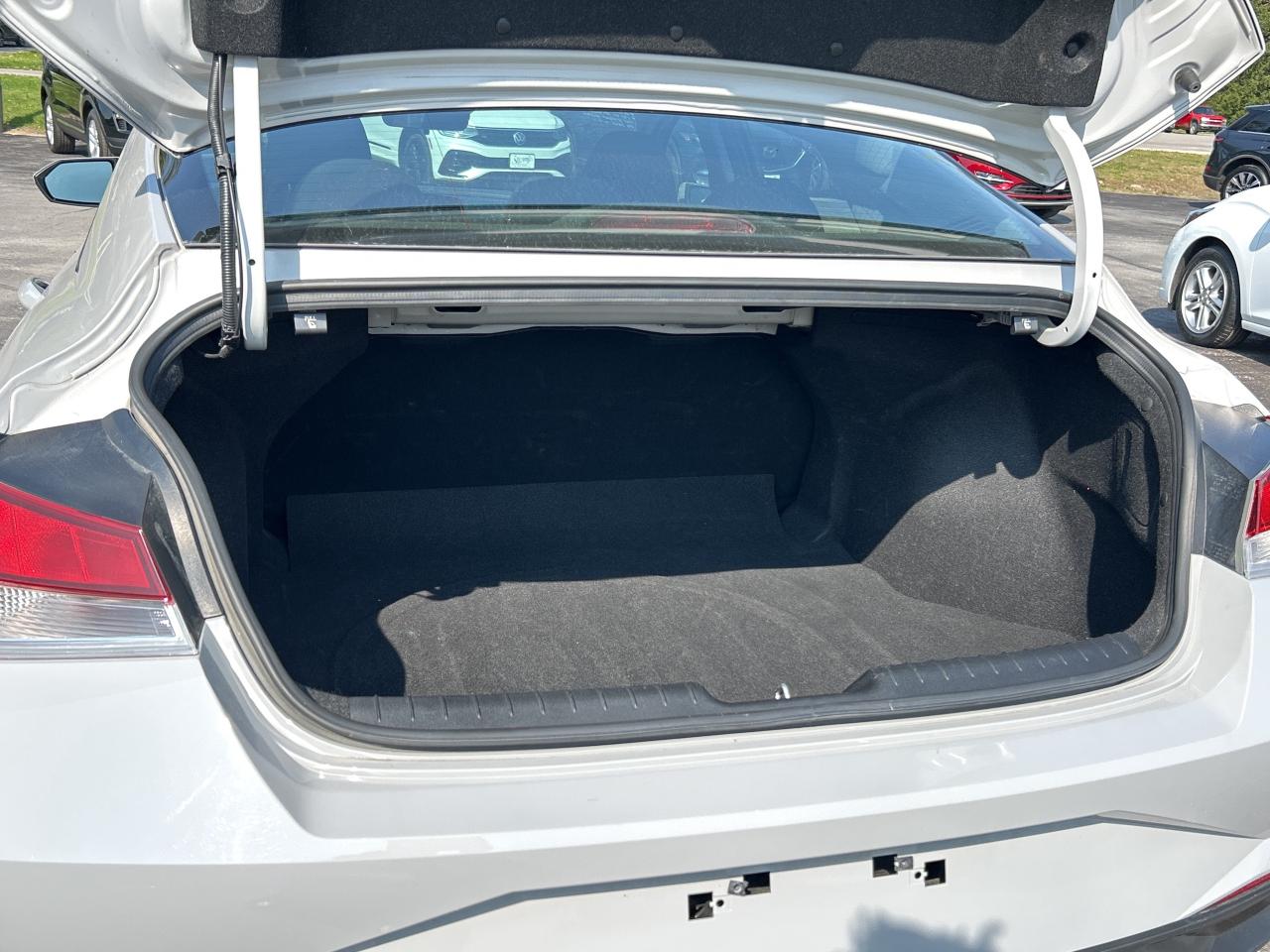 2022 Hyundai Elantra Preferred APPLE CARPLAY/ANDROID AUTO  CALL PICTON Photo