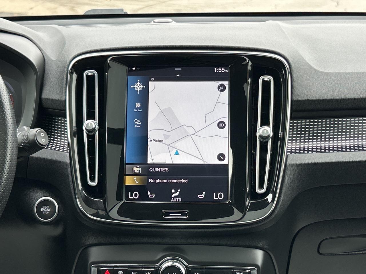 2021 Volvo XC40 R-Design NAV/PANO ROOF **CALL 613-961-8848 Photo