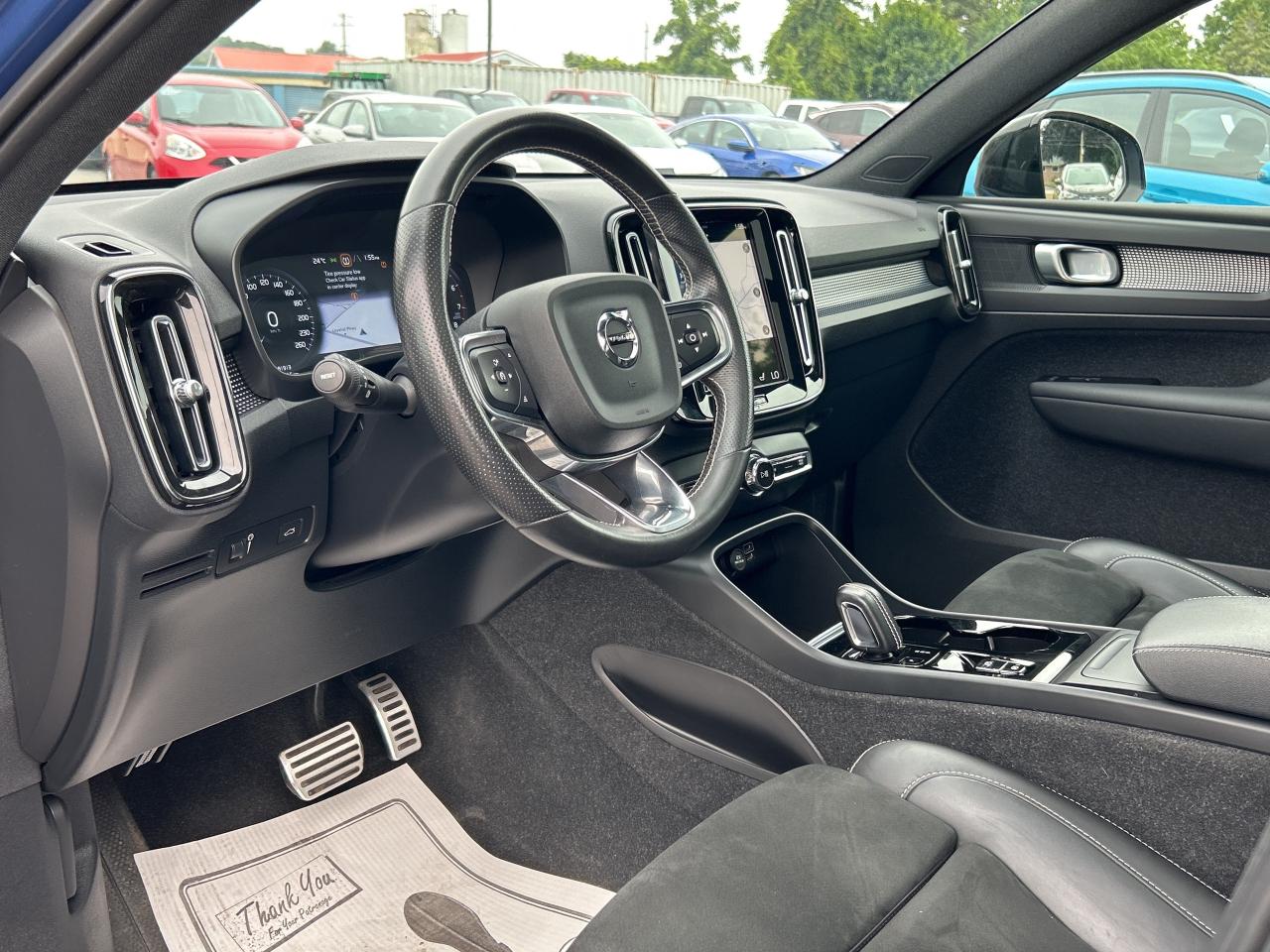 2021 Volvo XC40 R-Design NAV/PANO ROOF **CALL 613-961-8848 Photo