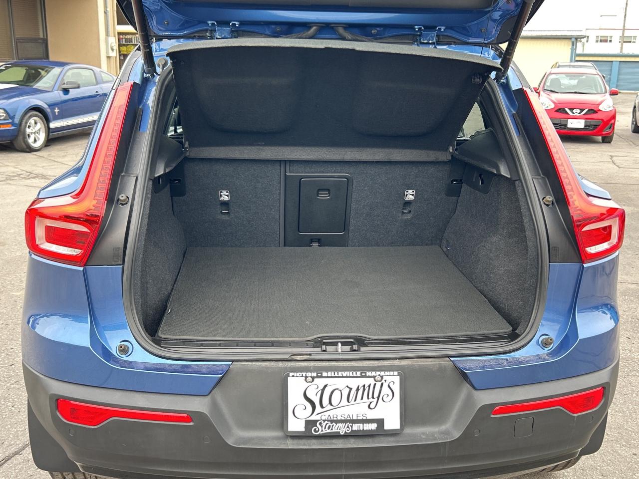 2021 Volvo XC40 R-Design NAV/PANO ROOF **CALL 613-961-8848 Photo