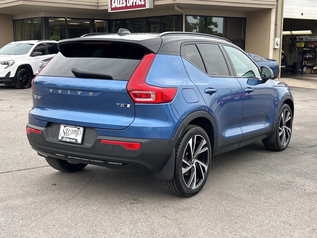 2021 Volvo XC40 R-Design NAV/PANO ROOF **CALL 613-961-8848 Photo