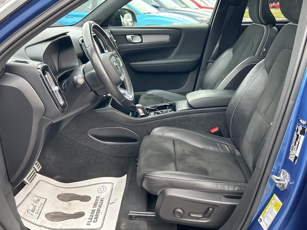 2021 Volvo XC40 R-Design NAV/PANO ROOF **CALL 613-961-8848 Photo