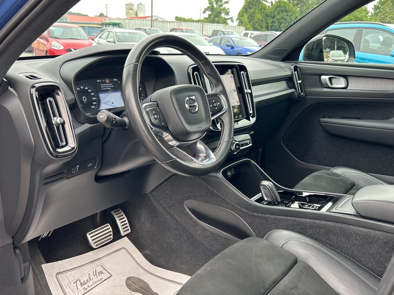 2021 Volvo XC40 R-Design NAV/PANO ROOF **CALL 613-961-8848 Photo