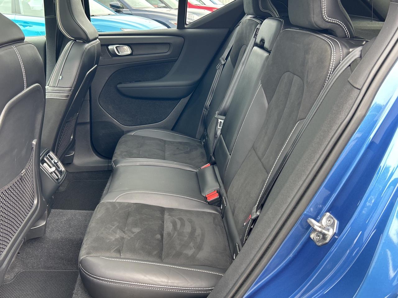 2021 Volvo XC40 R-Design NAV/PANO ROOF **CALL 613-961-8848 Photo