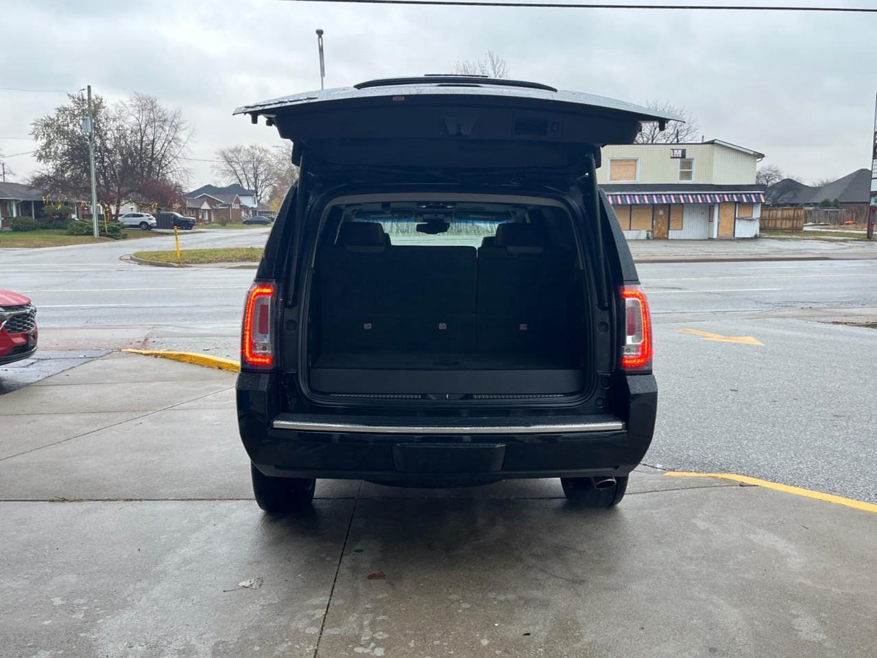 2019 GMC Yukon DENALI LOADED LOCAL TRADE Photo