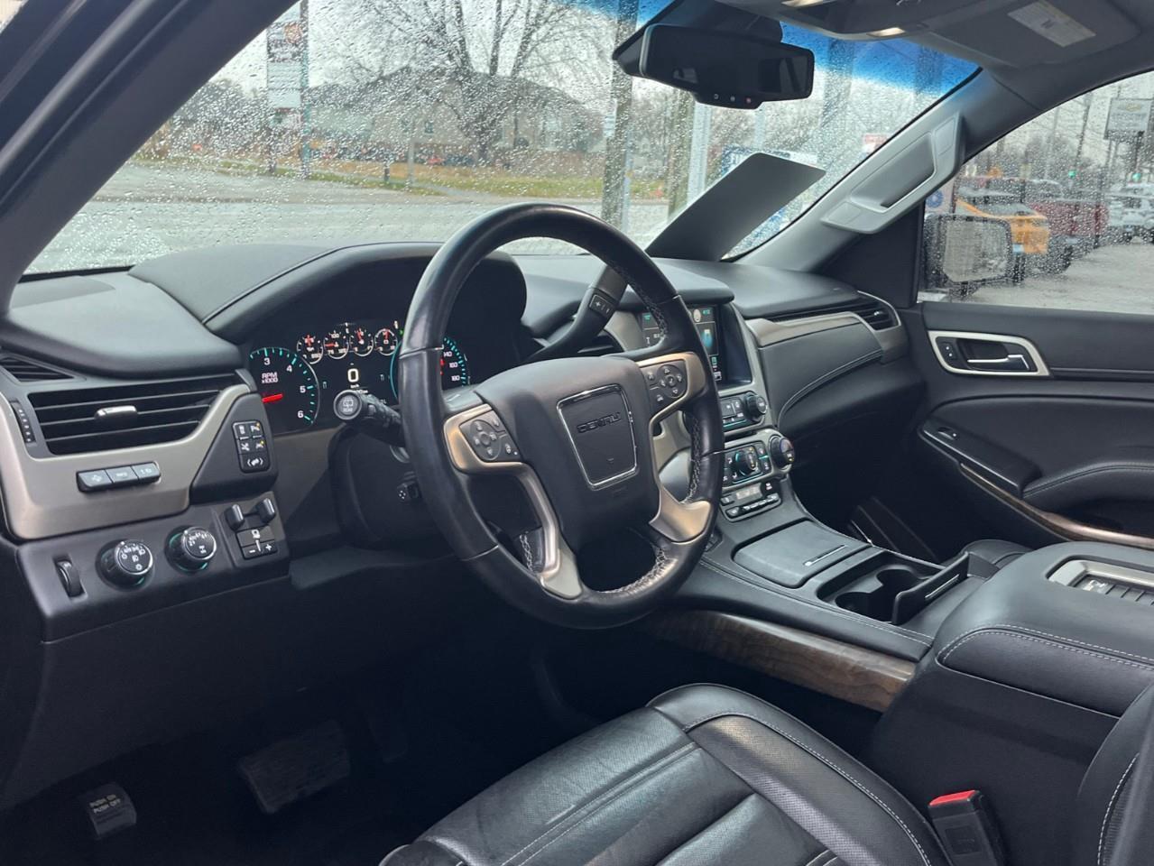 2019 GMC Yukon DENALI LOADED LOCAL TRADE Photo