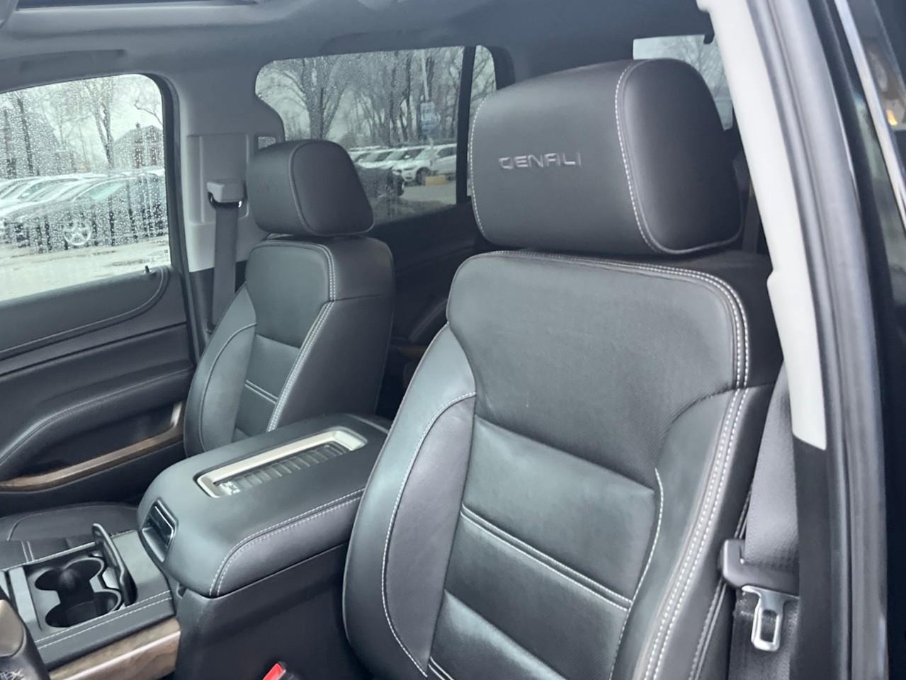 2019 GMC Yukon DENALI LOADED LOCAL TRADE Photo