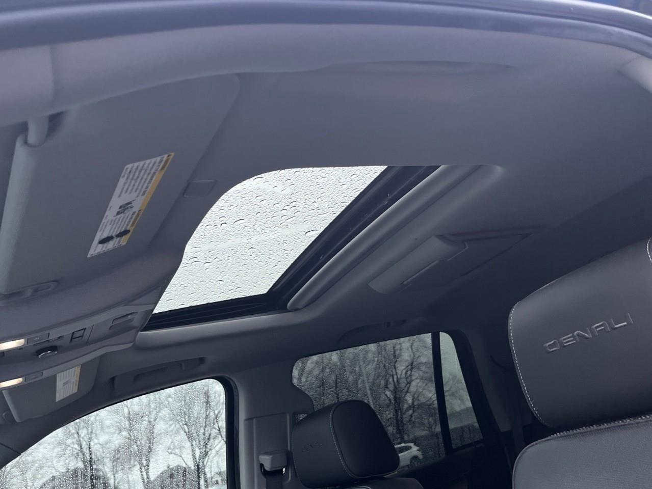 2019 GMC Yukon DENALI LOADED LOCAL TRADE Photo