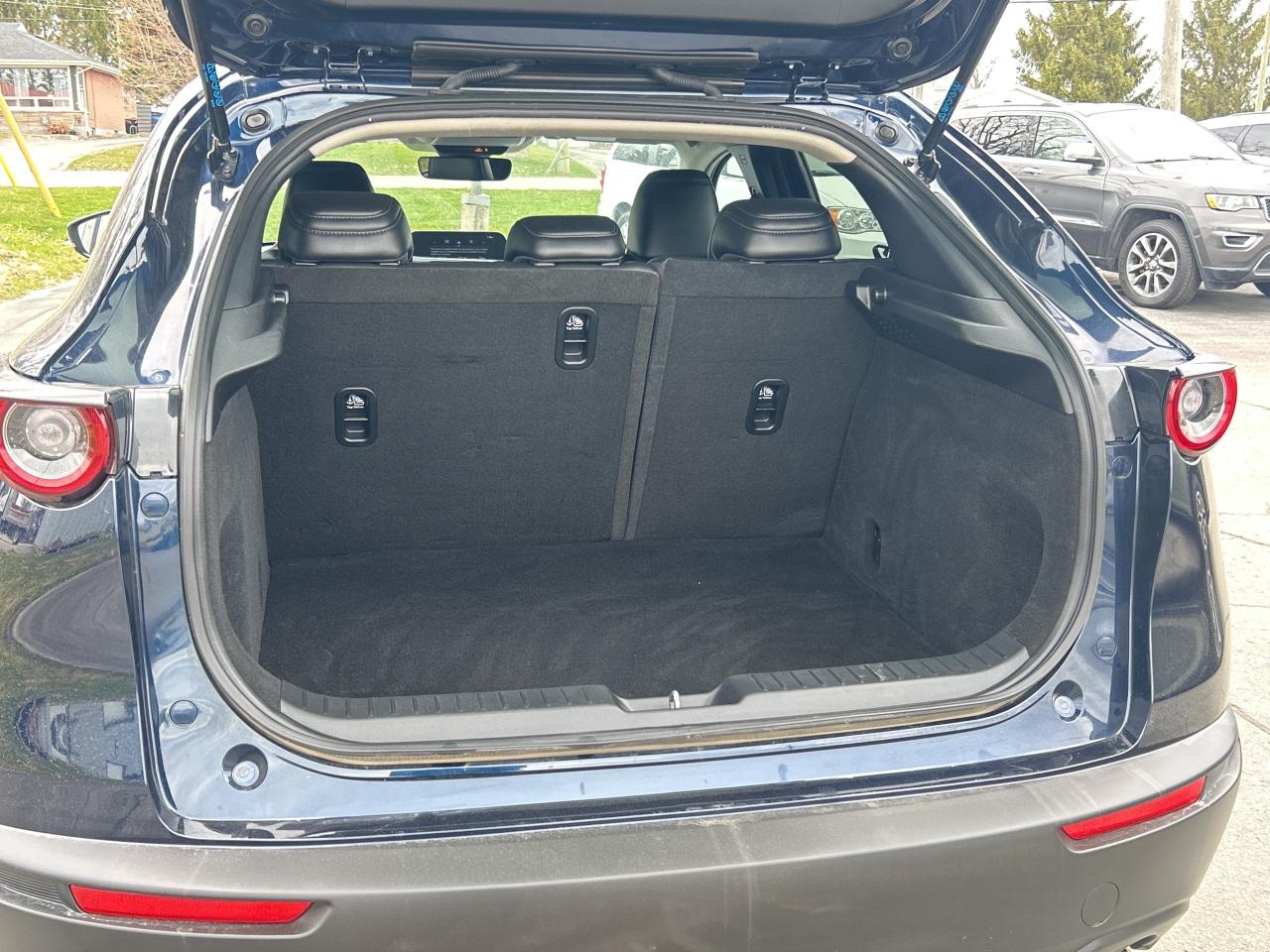 2021 Mazda CX-30 GS AWD/SUNROOF/H.LEATHER  **CALL 613-961-8848 Photo