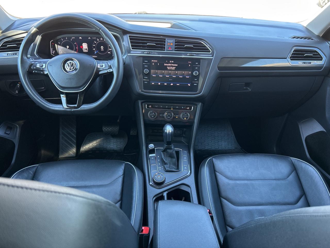 2020 Volkswagen Tiguan Highline LEATHER/AWD/NAV/PANO ROOF CALL PICTON Photo