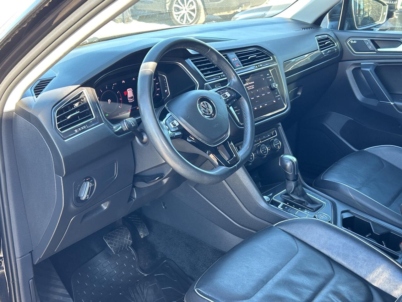 2020 Volkswagen Tiguan Highline LEATHER/AWD/NAV/PANO ROOF CALL PICTON Photo