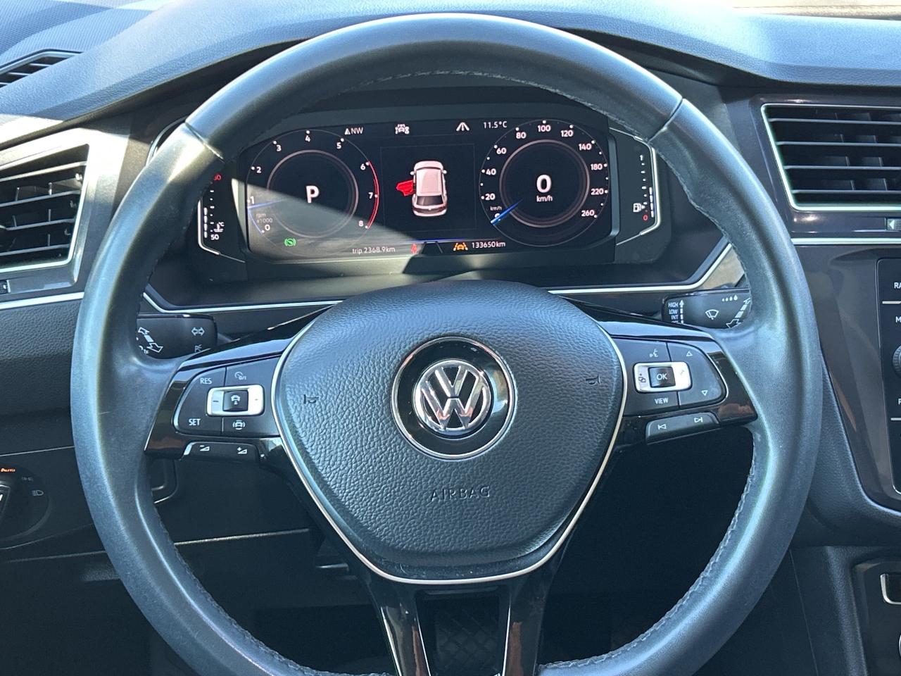 2020 Volkswagen Tiguan Highline LEATHER/AWD/NAV/PANO ROOF CALL PICTON Photo