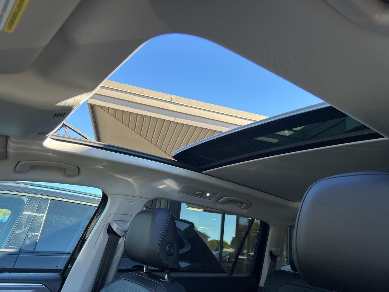 2020 Volkswagen Tiguan Highline LEATHER/AWD/NAV/PANO ROOF CALL PICTON Photo