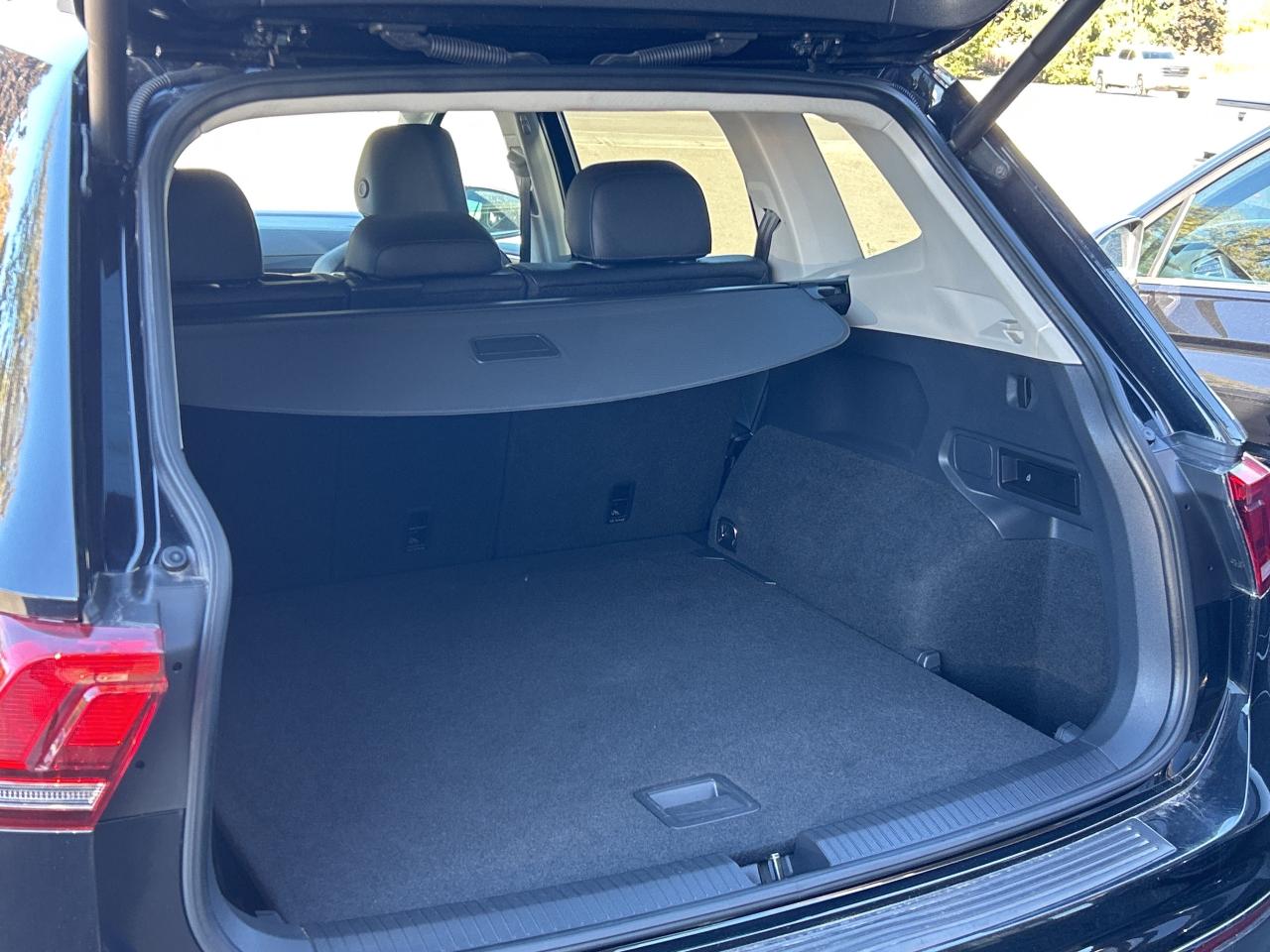 2020 Volkswagen Tiguan Highline LEATHER/AWD/NAV/PANO ROOF CALL PICTON Photo