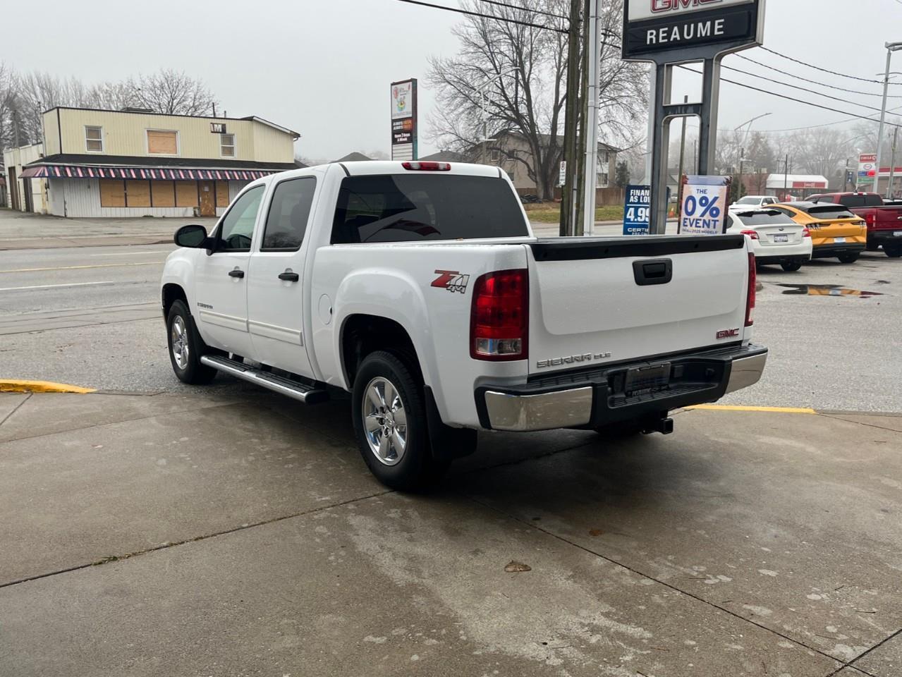 2009 GMC Sierra 1500 SLE 4WD CREW CAB TIME CAPSULE Photo