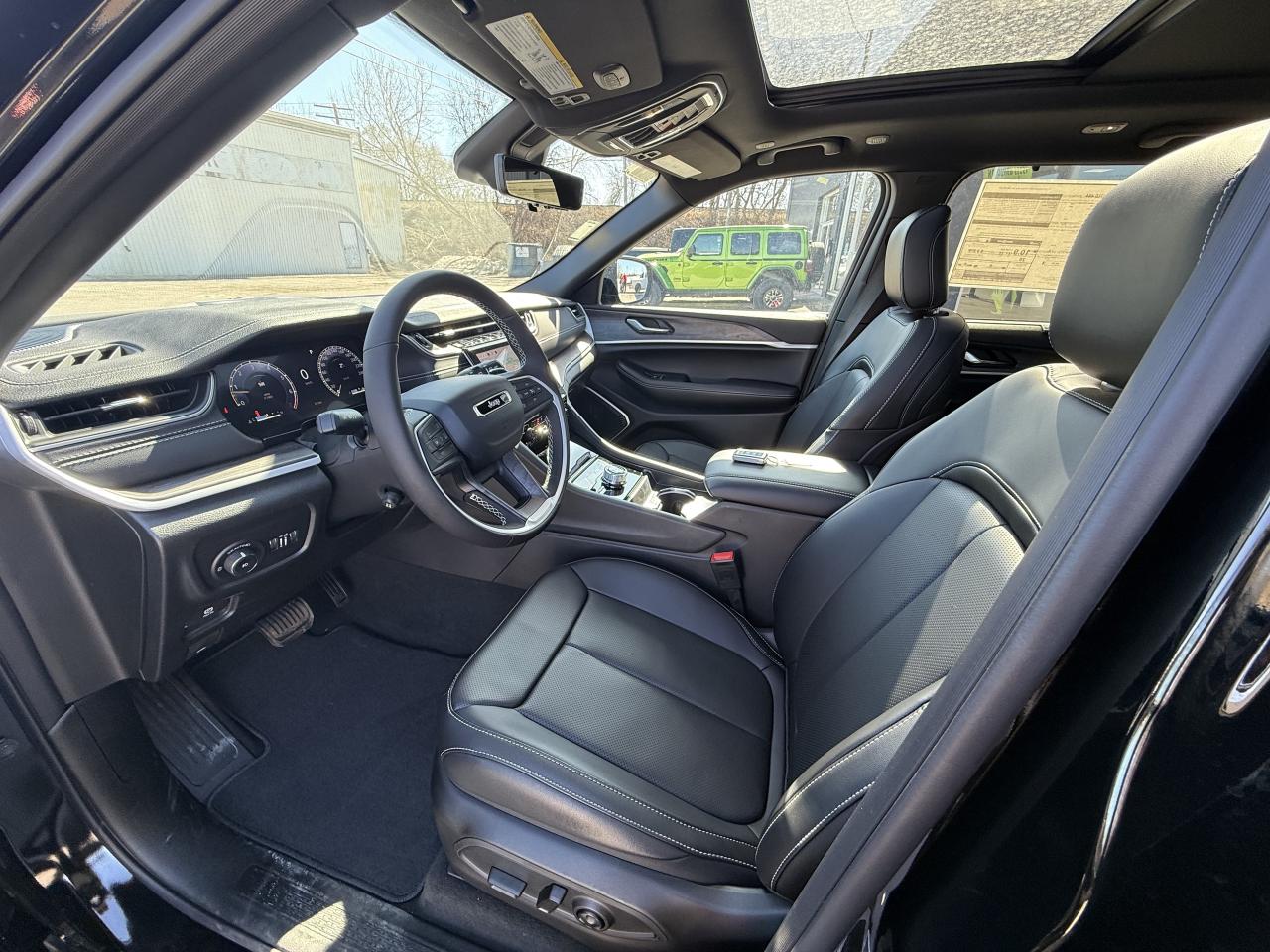 2025 Jeep Grand Cherokee Limited 4X4 - Demo Vehicle!  New rates! Photo