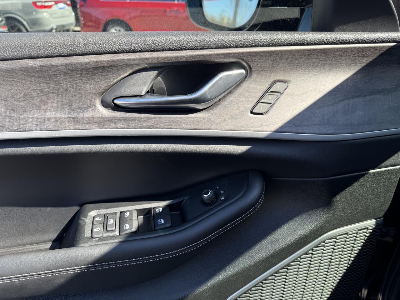 2025 Jeep Grand Cherokee Limited 4X4 - Demo Vehicle!  New rates! Photo