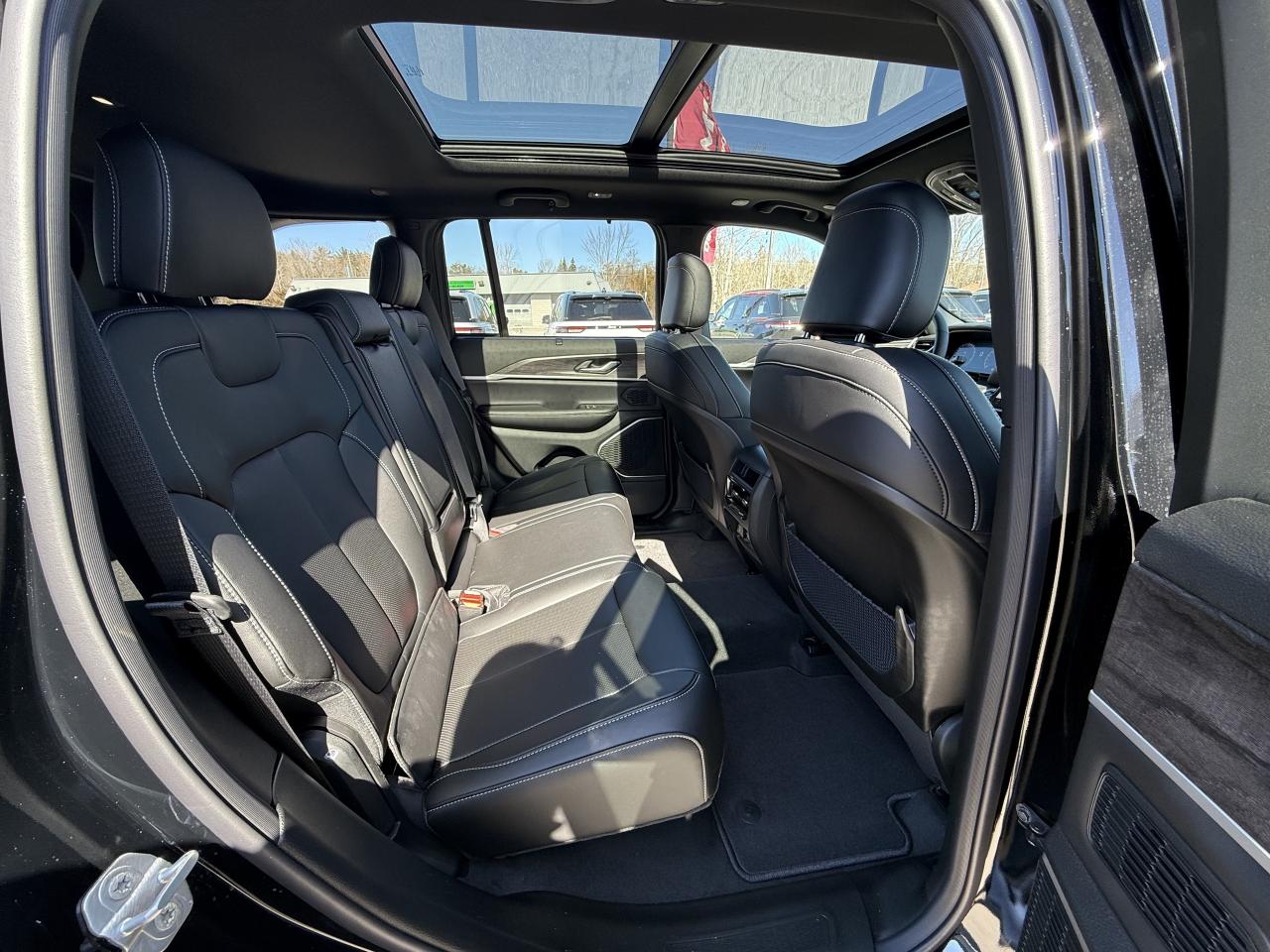 2025 Jeep Grand Cherokee Limited 4X4 - Demo Vehicle!  New rates! Photo