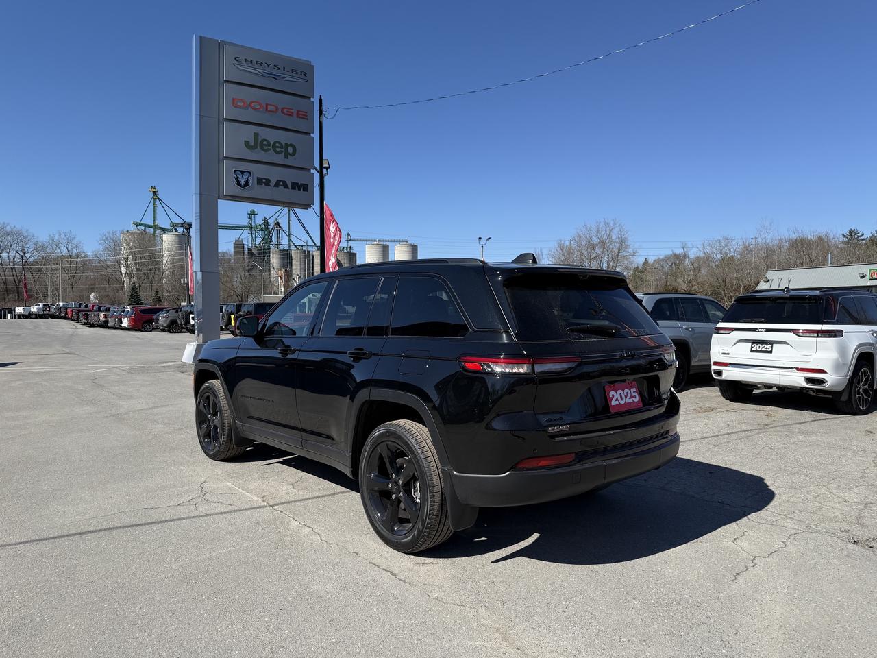 2025 Jeep Grand Cherokee Limited 4X4 - Demo Vehicle!  New rates! Photo2