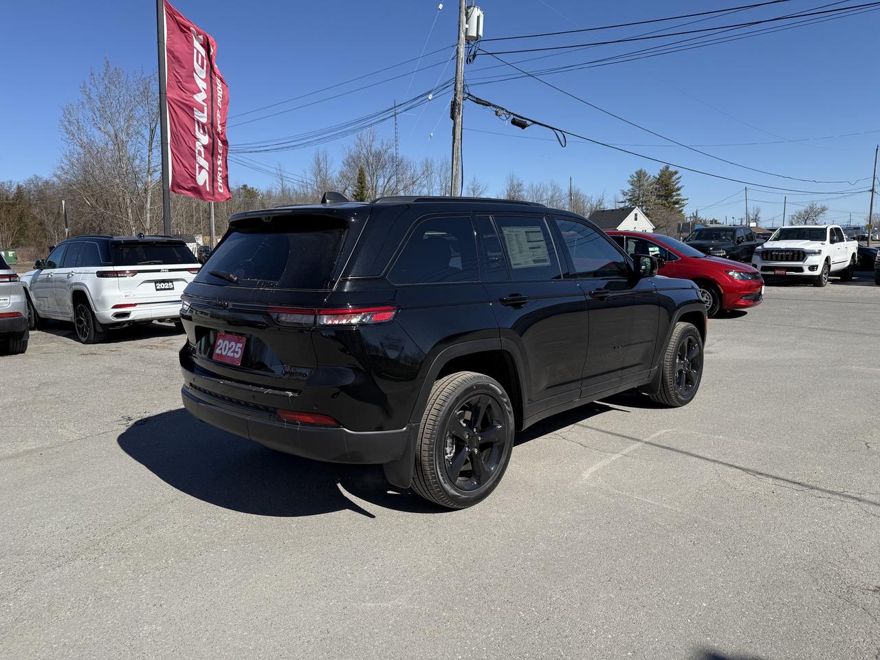 2025 Jeep Grand Cherokee Limited 4X4 - Demo Vehicle!  New rates! Photo4