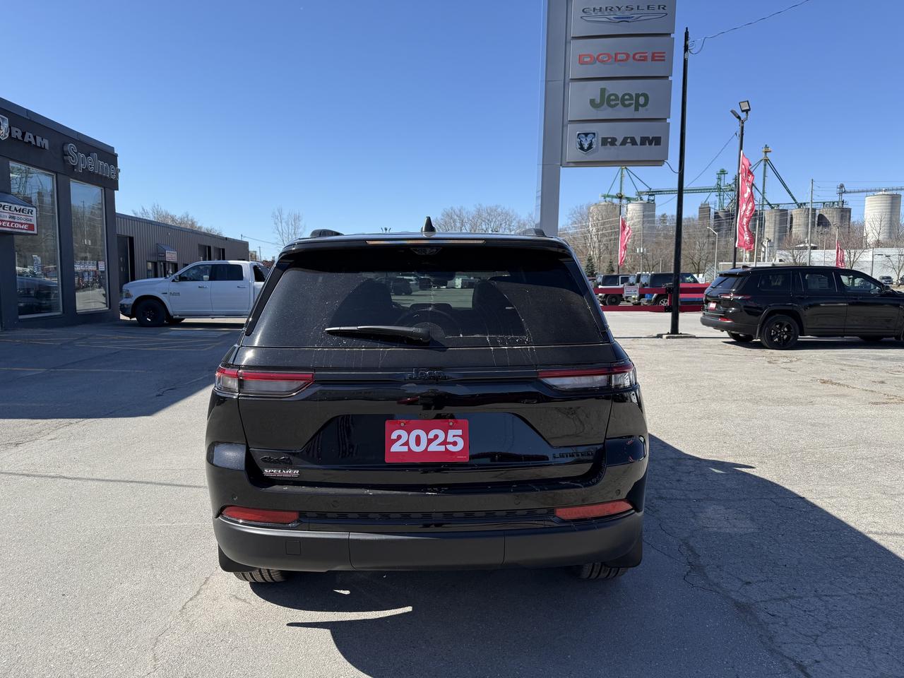 2025 Jeep Grand Cherokee Limited 4X4 - Demo Vehicle!  New rates! Photo3