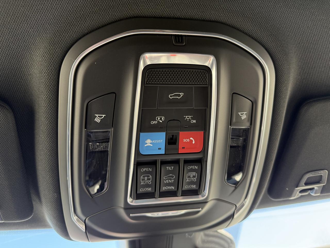 2025 Jeep Grand Cherokee Limited 4X4 - Demo Vehicle!  New rates! Photo