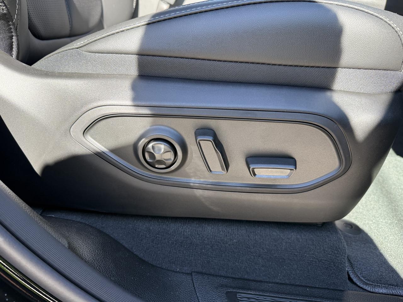 2025 Jeep Grand Cherokee Limited 4X4 - Demo Vehicle!  New rates! Photo