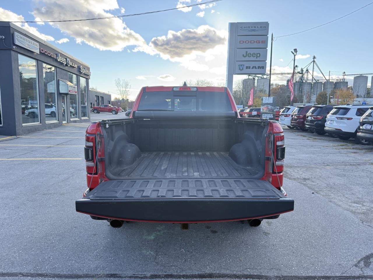 2022 RAM 1500 SPORT CREW 4X4 HEMI- 12 INCH NAV- ONLY 66,000 KM Photo