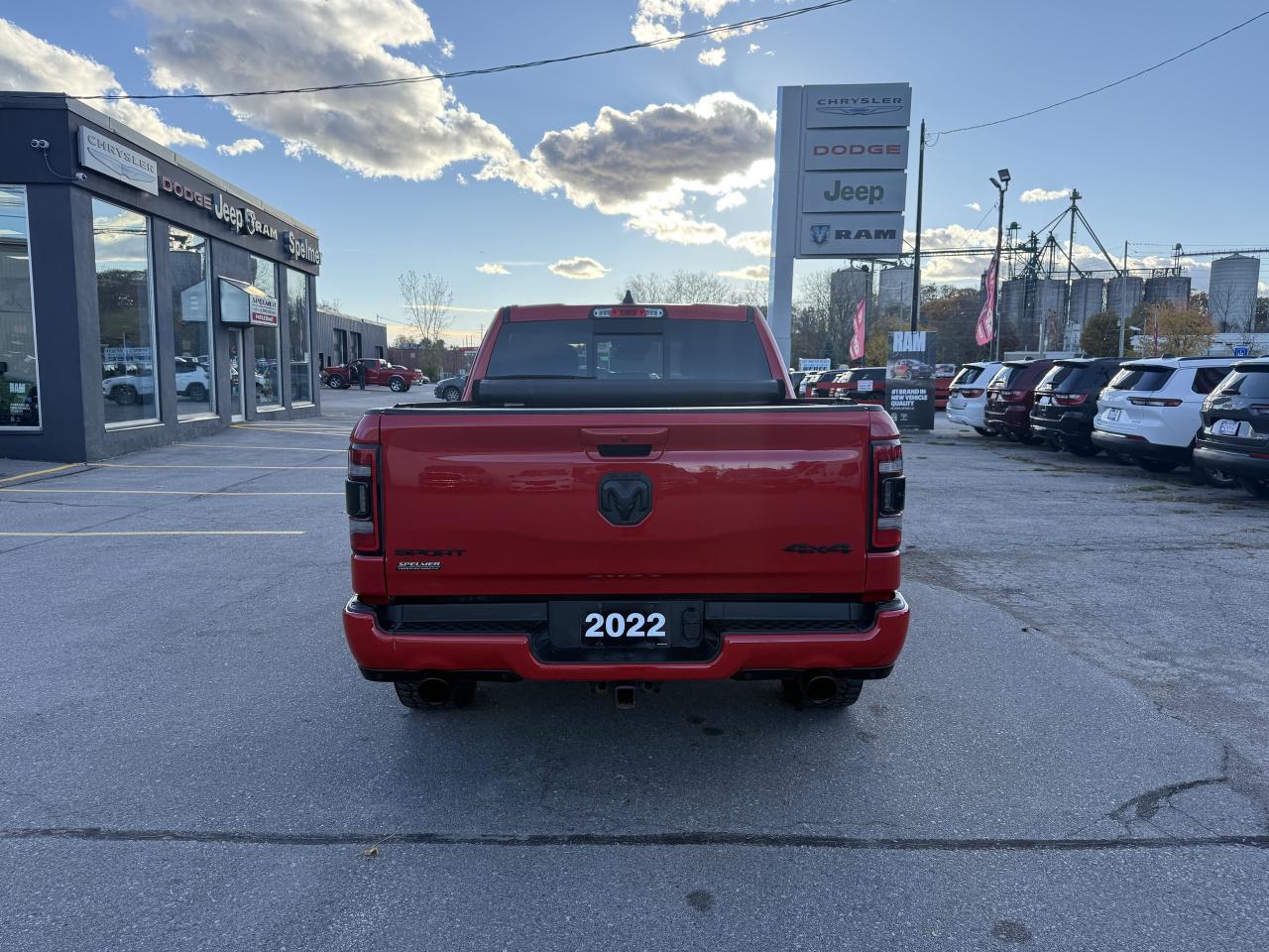 2022 RAM 1500 SPORT CREW 4X4 HEMI- 12 INCH NAV- ONLY 66,000 KM Photo