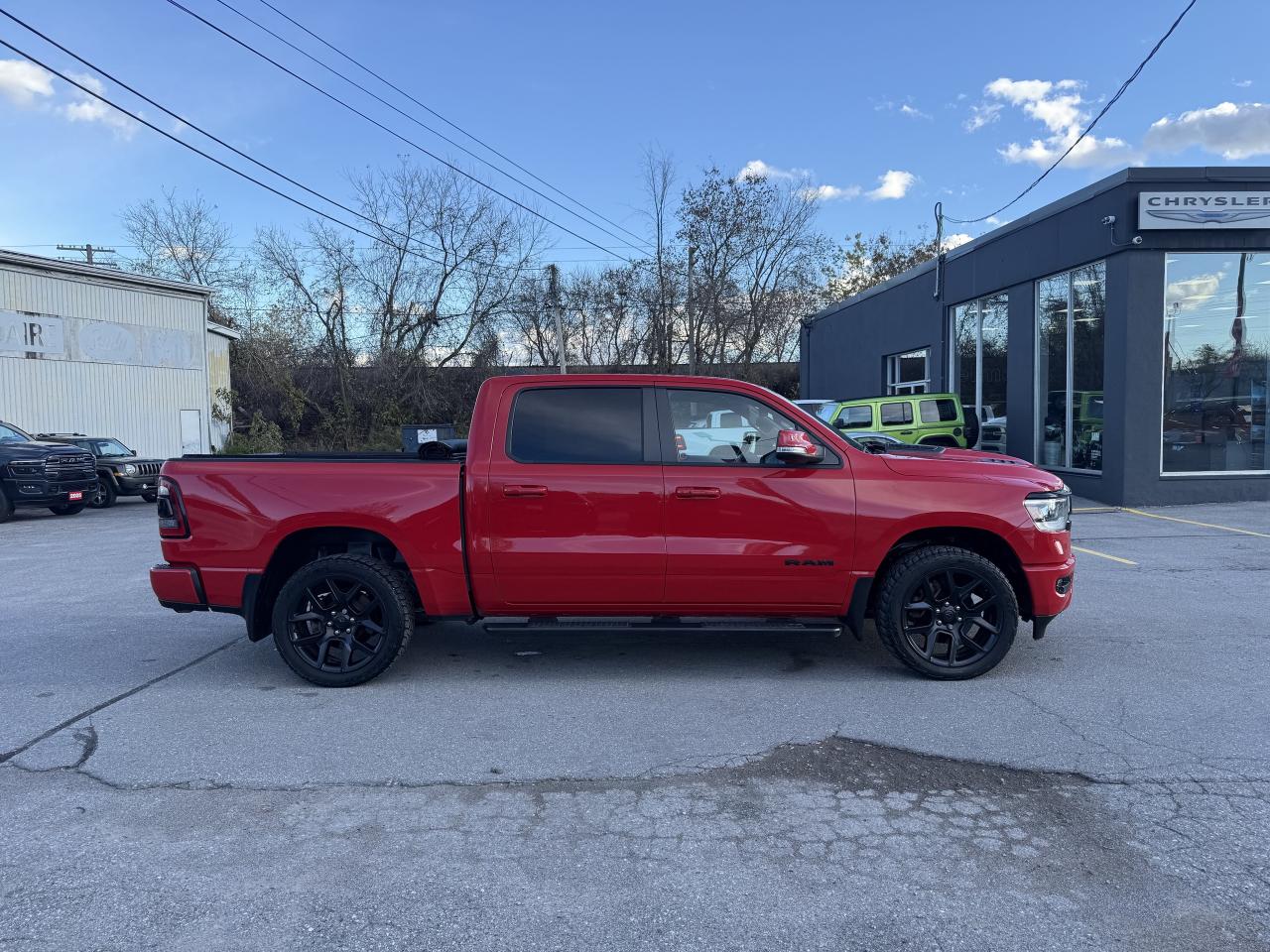 2022 RAM 1500 SPORT CREW 4X4 HEMI- 12 INCH NAV- ONLY 66,000 KM Photo