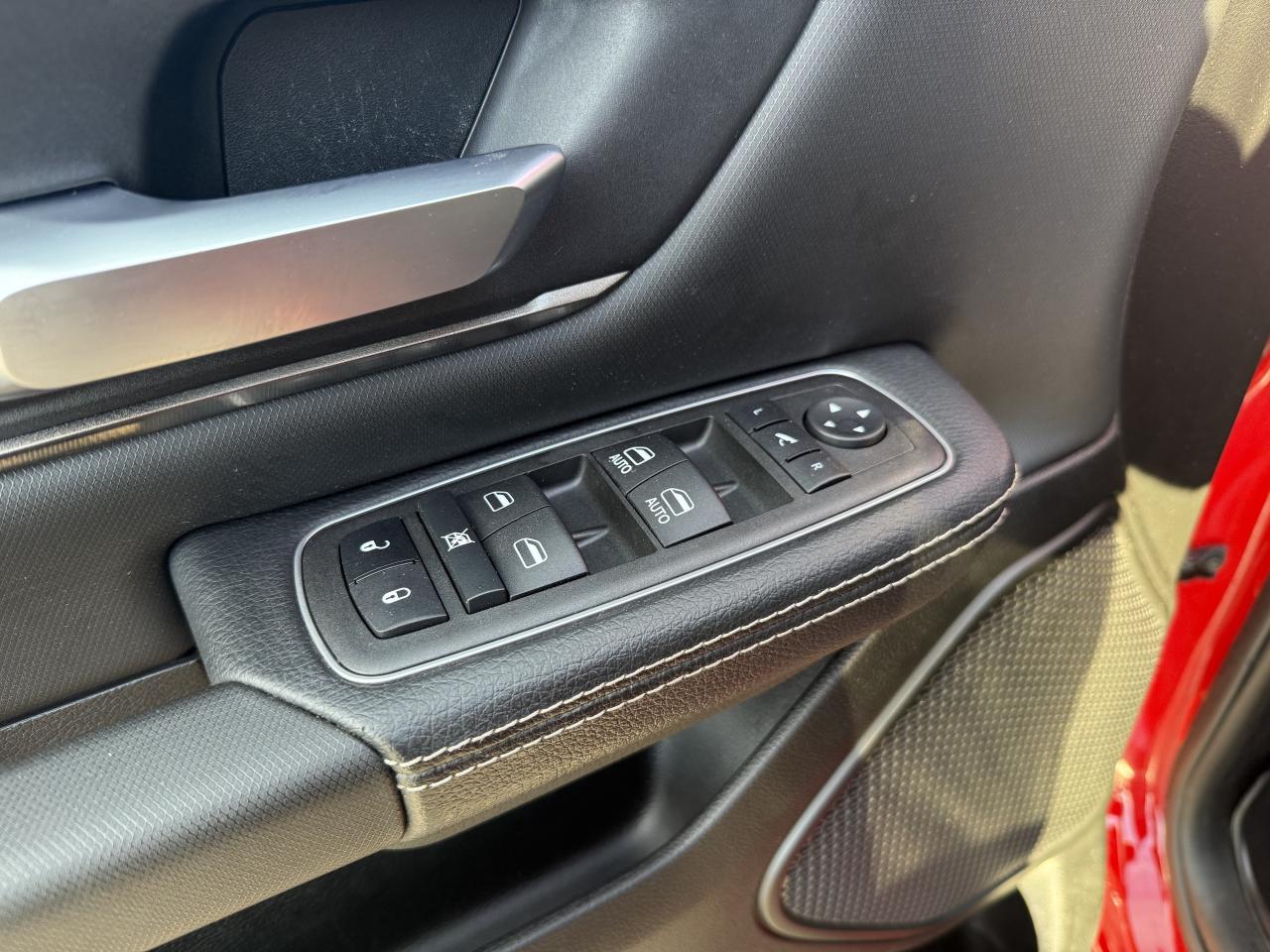 2022 RAM 1500 SPORT CREW 4X4 HEMI- 12 INCH NAV- ONLY 66,000 KM Photo