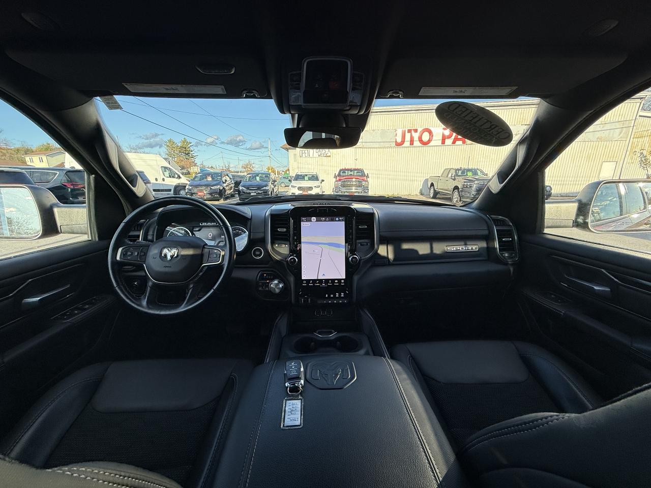 2022 RAM 1500 SPORT CREW 4X4 HEMI- 12 INCH NAV- ONLY 66,000 KM Photo