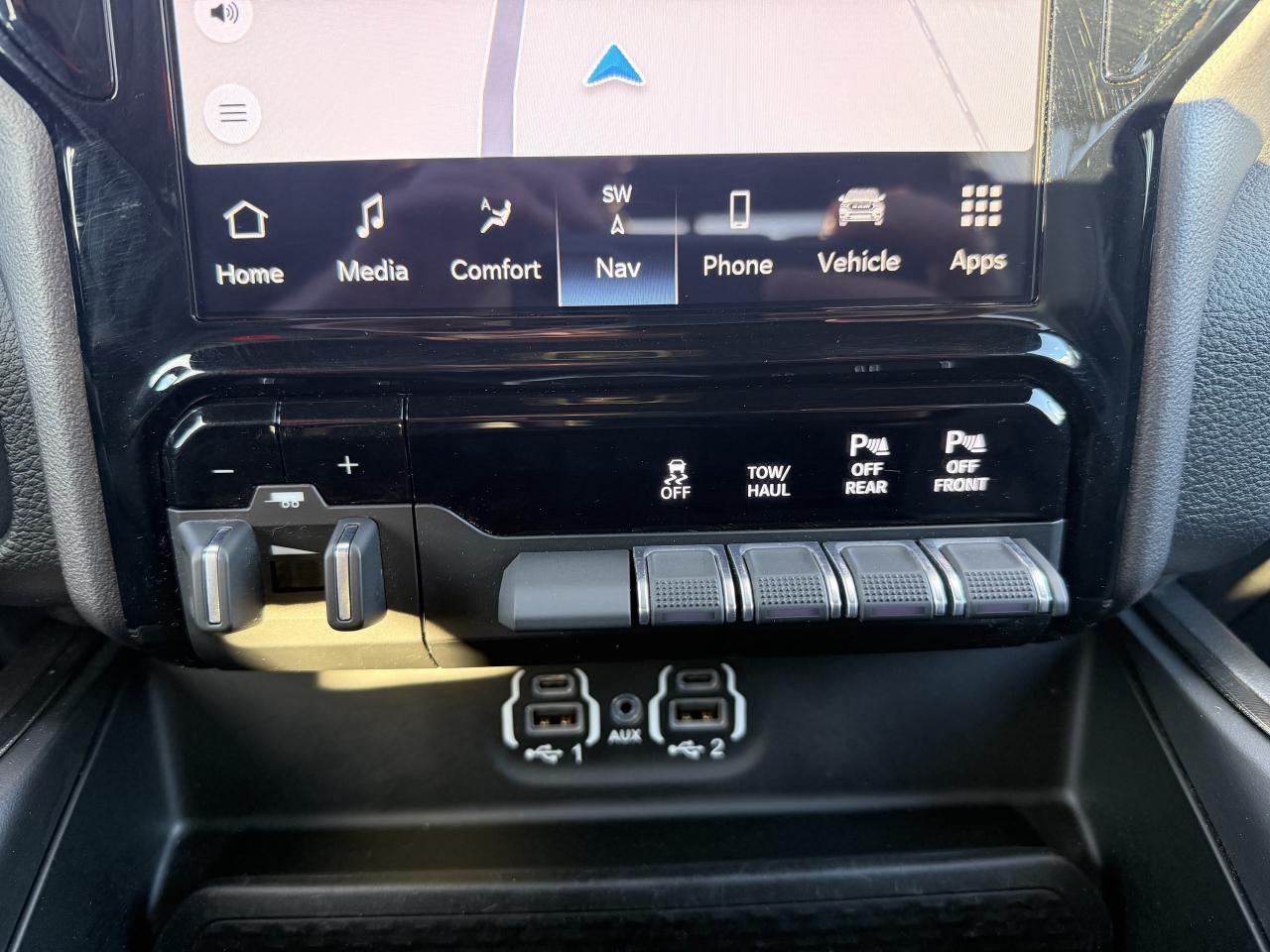 2022 RAM 1500 SPORT CREW 4X4 HEMI- 12 INCH NAV- ONLY 66,000 KM Photo