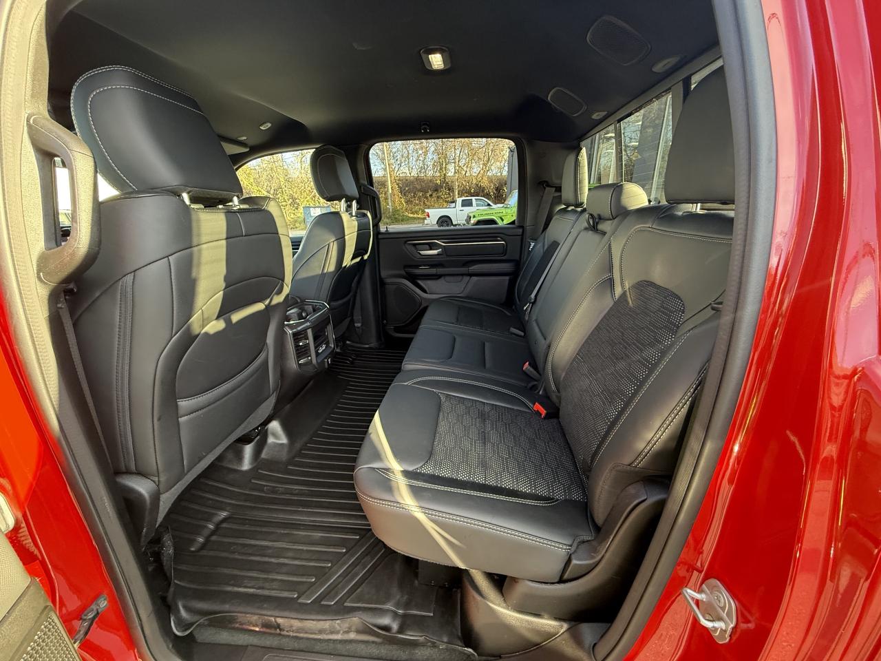 2022 RAM 1500 SPORT CREW 4X4 HEMI- 12 INCH NAV- ONLY 66,000 KM Photo