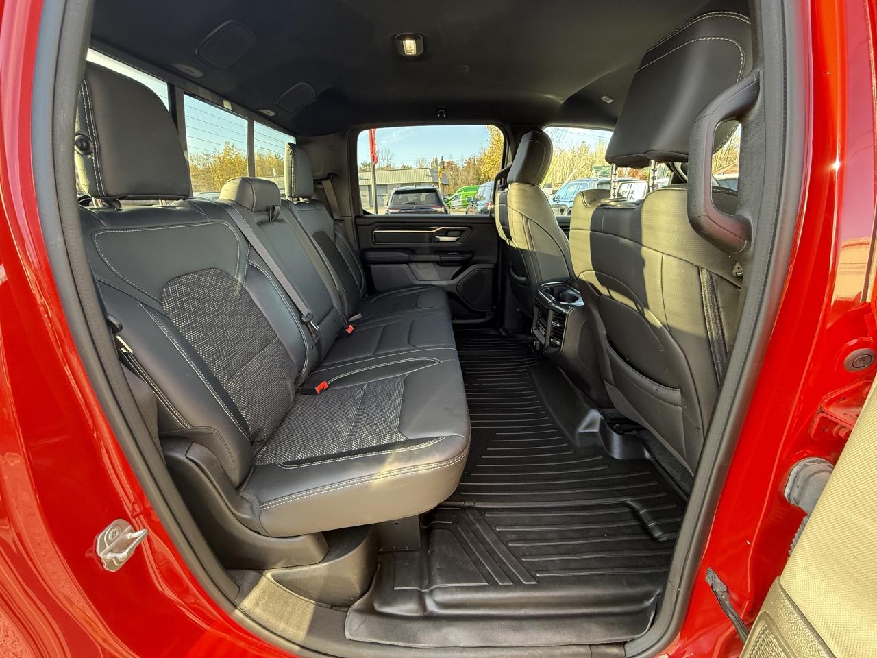 2022 RAM 1500 SPORT CREW 4X4 HEMI- 12 INCH NAV- ONLY 66,000 KM Photo