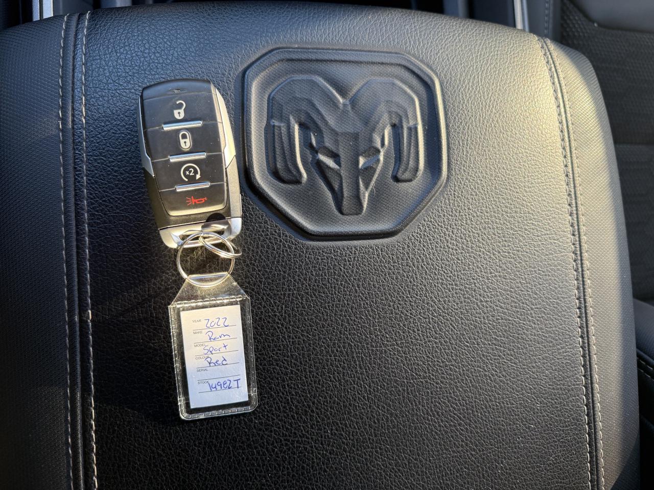 2022 RAM 1500 SPORT CREW 4X4 HEMI- 12 INCH NAV- ONLY 66,000 KM Photo