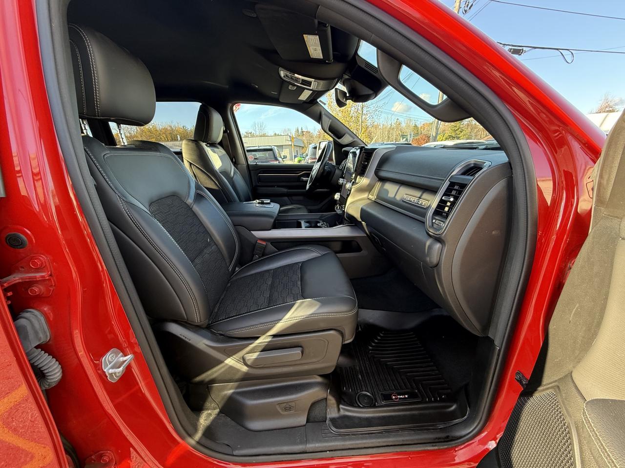 2022 RAM 1500 SPORT CREW 4X4 HEMI- 12 INCH NAV- ONLY 66,000 KM Photo